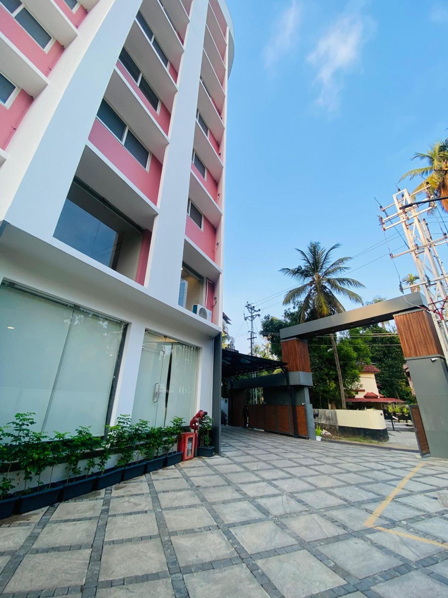 The Habitat Suites Guruvāyūr Dış mekan fotoğraf
